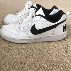 ISO Nike court borough low 839985-101 6y or 7 womens